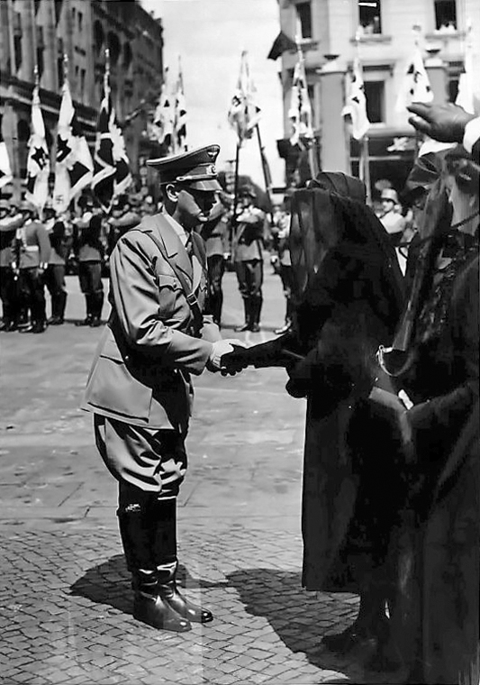 Hitler expresses his condolences to the widow of the General of the Cavalry Knochenhauer after the state ceremony in Hamburg